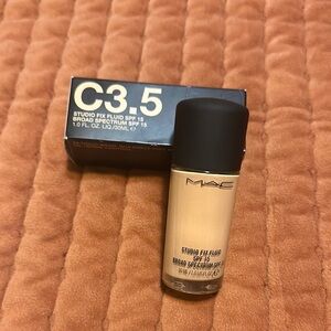 COPY - MAC Cosmetics Studio Fix Fluid SPF 15 Foundation - C3.5